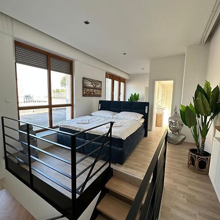 Luxury Penthouse At The Historical Centre With Free Parking Lägenhet Bratislava Exteriör bild