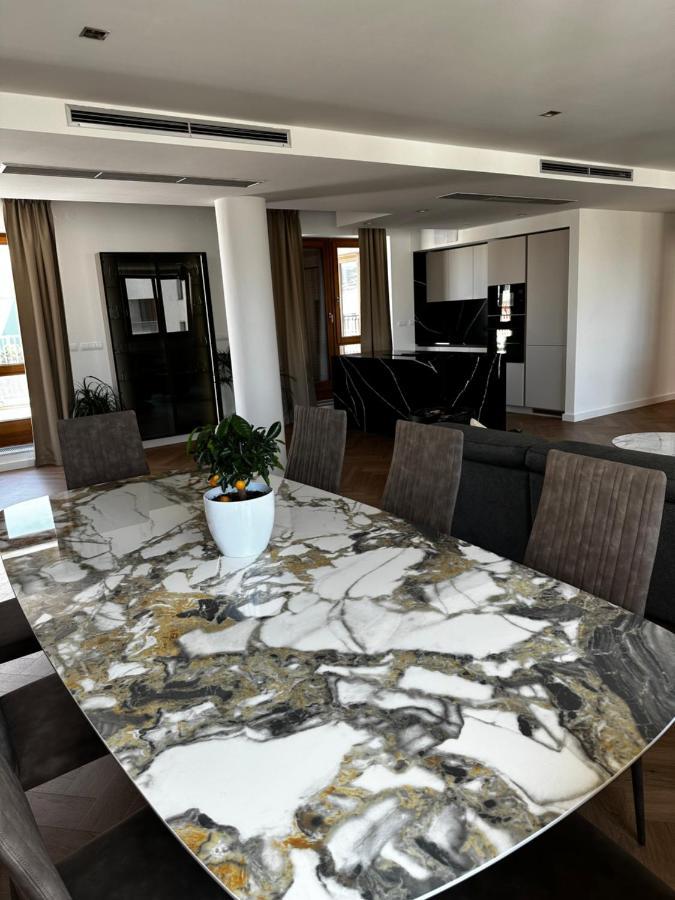 Luxury Penthouse At The Historical Centre With Free Parking Lägenhet Bratislava Exteriör bild