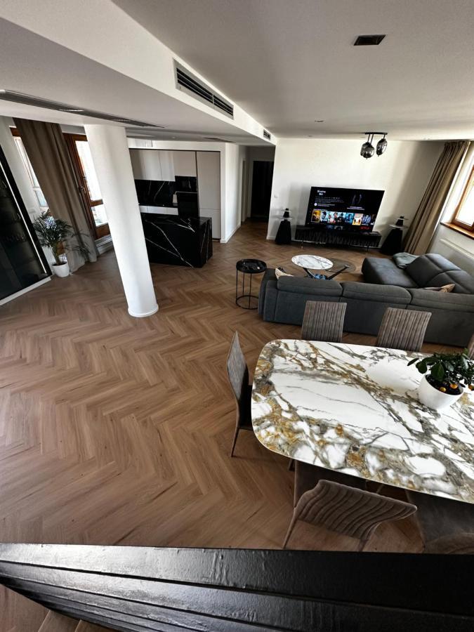 Luxury Penthouse At The Historical Centre With Free Parking Lägenhet Bratislava Exteriör bild