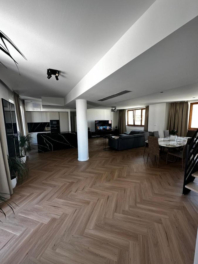 Luxury Penthouse At The Historical Centre With Free Parking Lägenhet Bratislava Exteriör bild