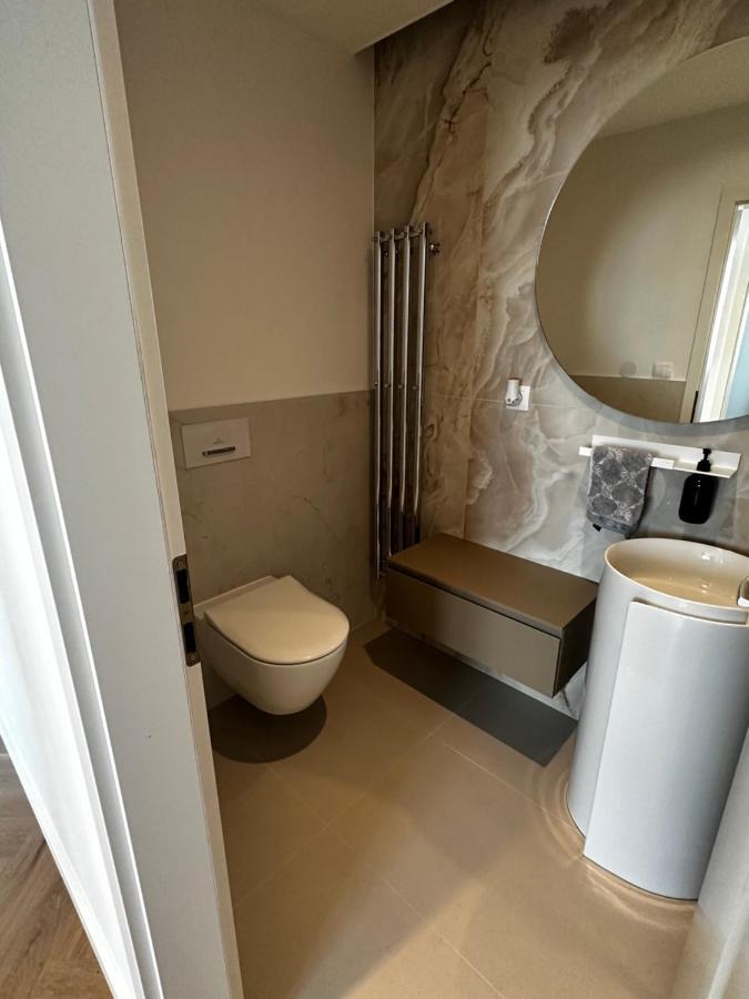 Luxury Penthouse At The Historical Centre With Free Parking Lägenhet Bratislava Exteriör bild