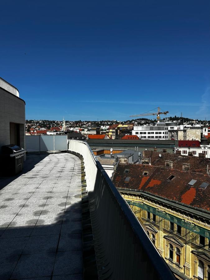 Luxury Penthouse At The Historical Centre With Free Parking Lägenhet Bratislava Exteriör bild
